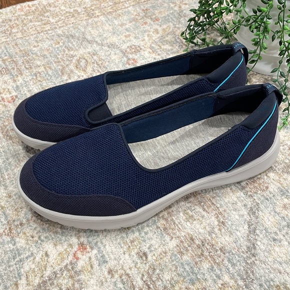 Cloudsteppers by Clarks slip on shoes - Picture 2 of 7